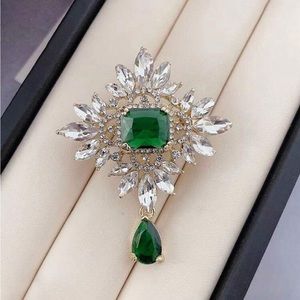 New! Flower Brooch with rhinestones